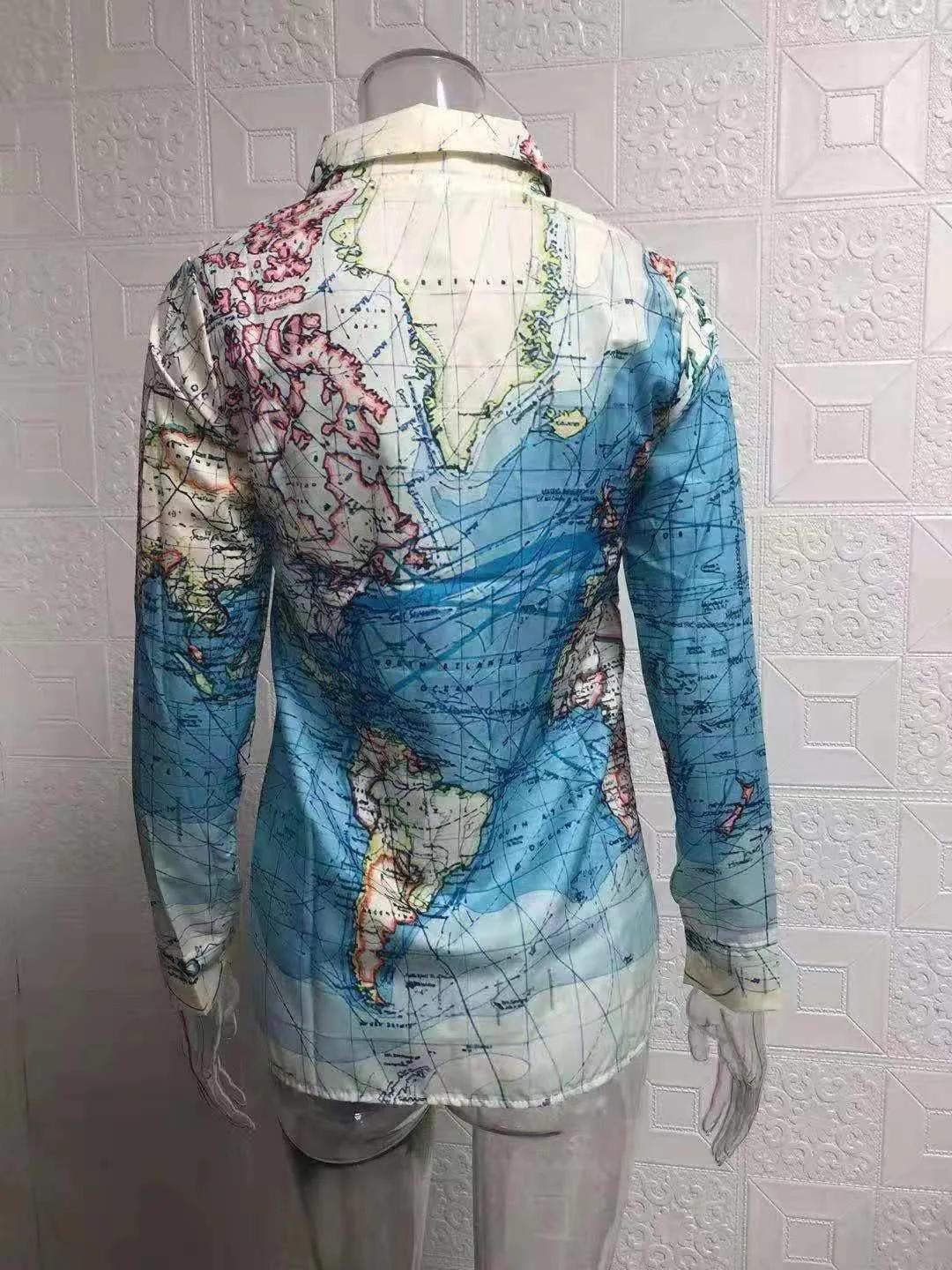 Women's World Map 3D Print T-Shirt, Casual Loose Button UP Front Blouse Button-Up Shirt V-Neck Short Sleeve Casual Top
